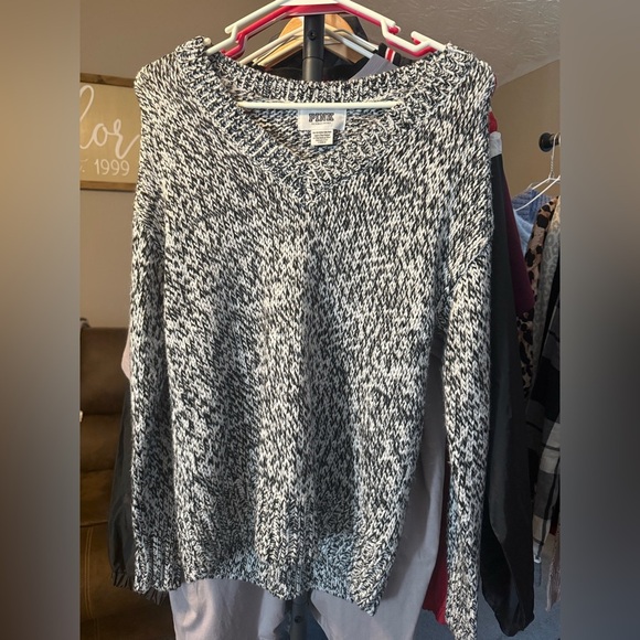 PINK Victoria's Secret Sweaters - 🖤 PINK by Victoria’s Secret Marled Knit V-Neck Sweater Size XS | Black & White